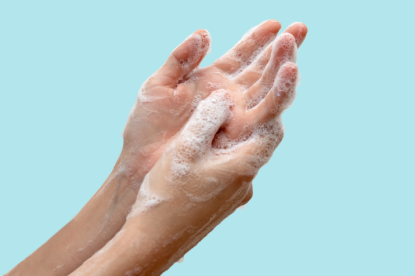 Lavarsi le mani spesso: tra prevenzione e cura della pelle
