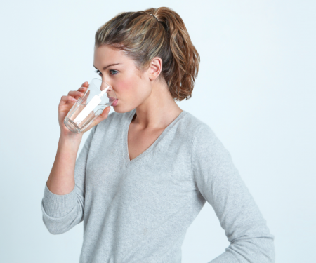 L’acqua: un aiuto fondamentale per prevenire la cistite e liberarsi di lei