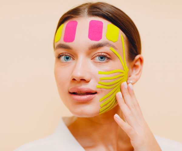 Bellezza: scopriamo i benefici del Face Taping.